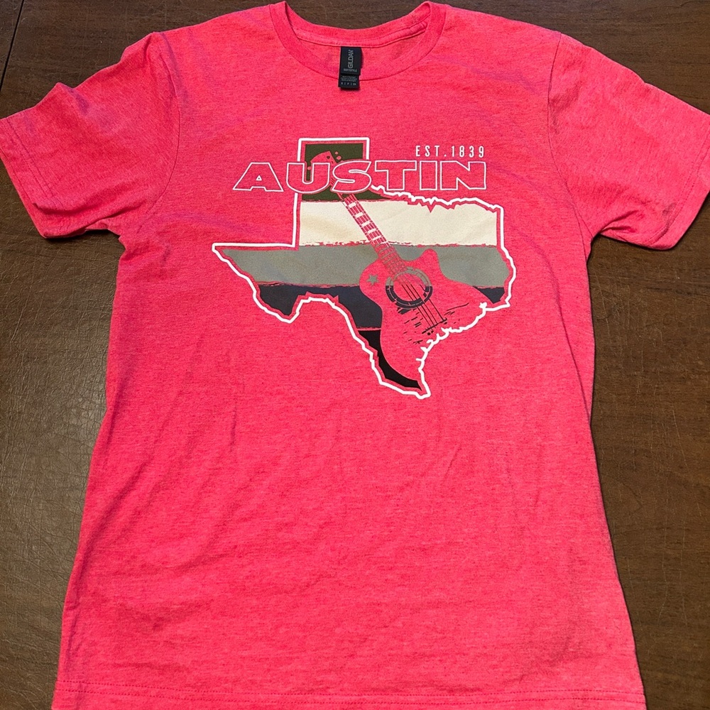 Gildan Super Soft Austin, Texas Tshirt in red/pink with Guitar